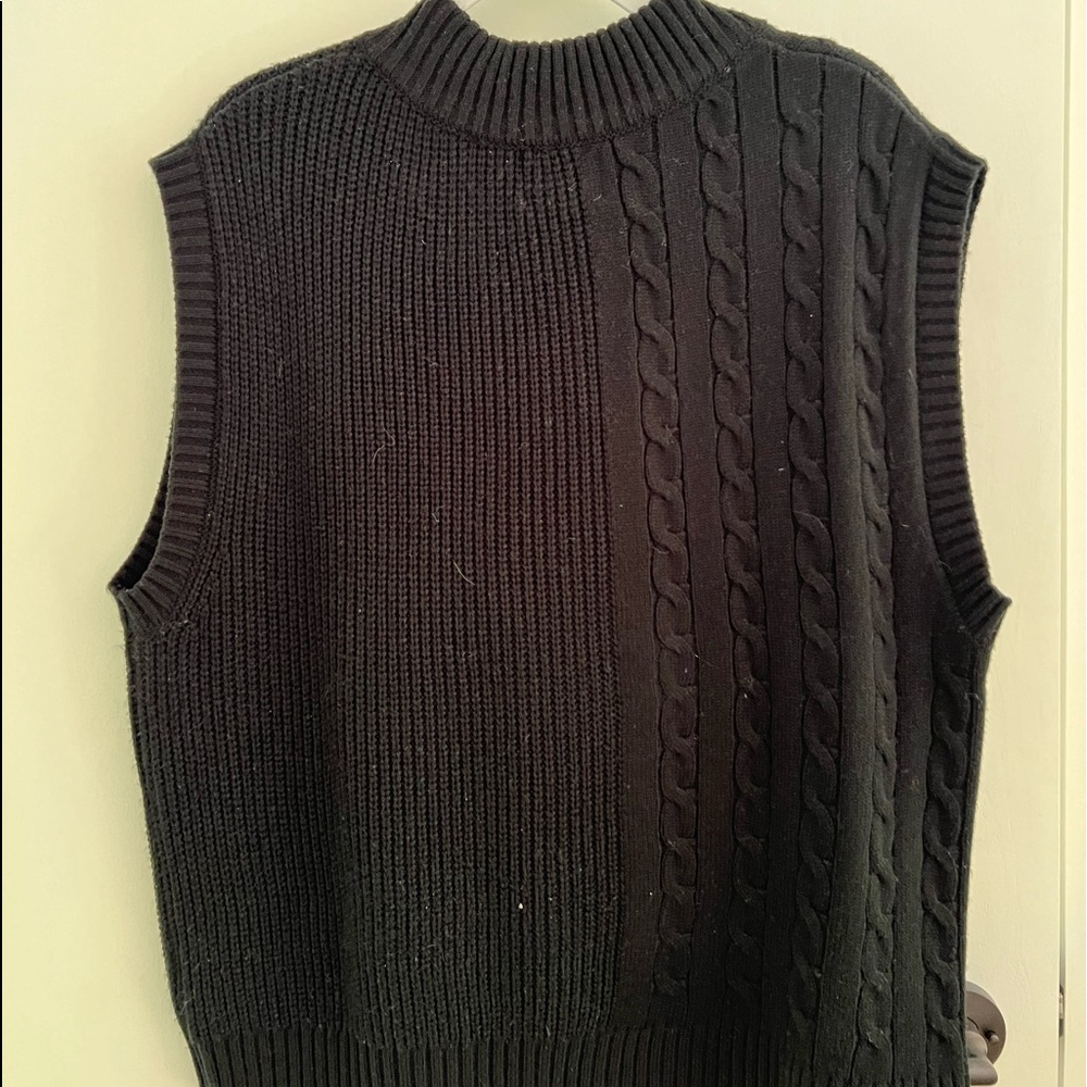 Black oversized sweater vest